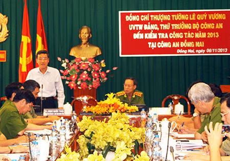 Đồng chí Đinh Quốc Thái, Phó Bí thư Tỉnh uỷ, Chủ tịch UBND tỉnh phát biểu tại buổi làm việc.