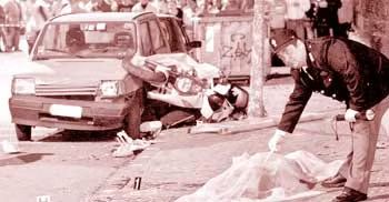 Một vụ thanh toán đẫm máu của Mafia Napoli - Italia.