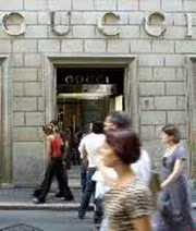 Một cửa hàng thời trang GUCCI ở New York.