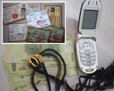 Tang vật thu được khi bắt giữ hung thủ.