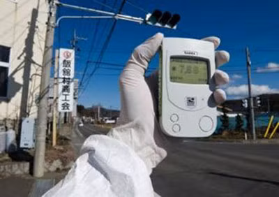 Nhà máy điện nguyên tử Fukushima chụp từ vệ tinh. Đo mức nhiễm phóng xạ gần Fukushima.