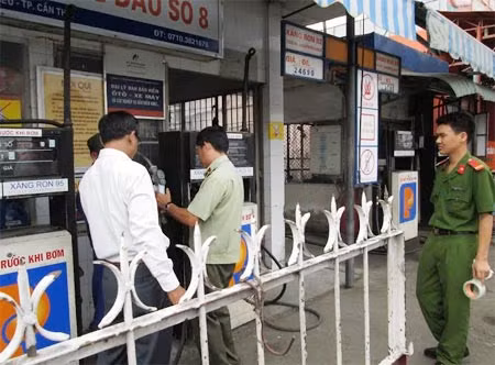 Niêm phong, buộc ngưng hoạt động 3 cửa hàng kinh doanh xăng dầu ảnh 1