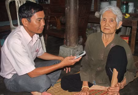 Cụ Võ Thị Khửng - người phụ việc nấu cơm cho LS Nguyễn Hữu Thọ và những người bị quản thúc ở xã Hòa Thịnh.