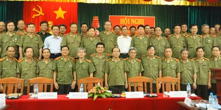 Thứ trưởng Trần Đại Quang và Thứ trưởng Bùi Văn Nam cùng đại biểu tham dự hội nghị.