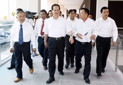 Thủ tướng Nguyễn Tấn Dũng thăm công trường xây dựng Trường Đại học quốc tế Miền Đông. Ảnh: TTXVN