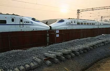 Tàu cao tốc Bắc Kinh - Thiên Tân chạy với tốc độ tối đa 350 km mỗi giờ khiến cho việc đi lại giữa hai thành phố chỉ mất 30 phút thay vì 70 phút như trước kia. Ảnh: Getty.
