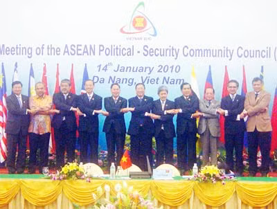 Phó Thủ tướng, Bộ trưởng Ngoại giao Phạm Gia Khiêm và các Bộ trưởng Ngoại giao ASEAN tại hội nghị.