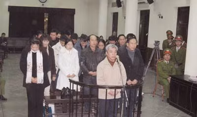 Các bị cáo trước tòa.