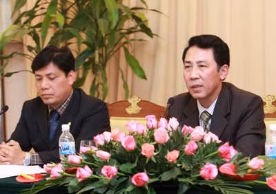 Ông Nguyễn Thanh Xuân, Phó Trưởng ban Thường trực Ban Tôn giáo Chính phủ (phải) và ông Nguyễn Ngọc Đông (trái), Phó Chủ tịch UBND tỉnh Lâm Đồng tại buổi họp báo chiều 11/1 (Ảnh: Trường Sơn).