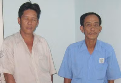 Quang “cò" và Năm “mắm" (từ trái qua) tại CQĐT.