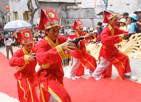 Lễ rước Vía Bà - Ảnh: Hoàng Nguyên.