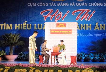 Các thí sinh tham gia phần thi tiểu phẩm.