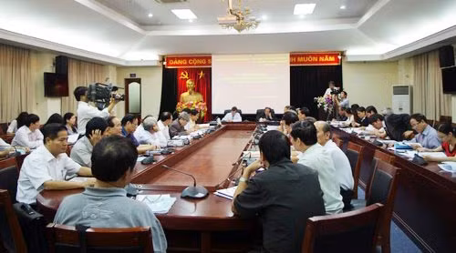 Quang cảnh buổi tọa đàm "70 năm tác phẩm Nhật ký trong tù của Chủ tịch Hồ Chí Minh" do Ban Tuyên giáo Trung ương phối hợp với Ủy ban toàn quốc Liên hiệp các hội văn học nghệ thuật Việt Nam tổ chức ngày 6/9/2013.