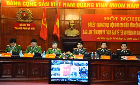 Thiếu tướng Nguyễn Đức Chung cùng Ban Giám đốc Công an Tp Hà Nội tại Hội nghị sơ kết 1 tháng thực hiện đợt cao điểm đấu tranh trấn áp các loại tội phạm và tệ nạn xã hội, bảo vệ Tết Nguyên đán Giáp Ngọ (Hà Nội, 16/1/2014).