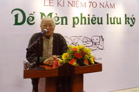 Nhà văn Tô Hoài phát biểu tại Lễ kỷ niệm 70 năm ngày ra đời tác phẩm "Dế mèn phiêu lưu ký".