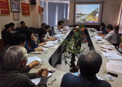 Các đề tài khoa học liên tục ra đời nhưng khả năng ứng dụng trong thực tế vẫn còn rất hạn chế. Trong ảnh: Quang cảnh một buổi bảo vệ đề tài khoa học cấp cơ sở năm 2014 (ảnh chỉ mang tính chất minh họa).
