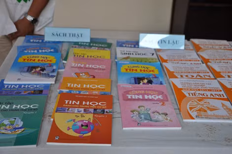 Sách lậu tiềm ẩn nhiều sai sót cơ bản về mặt kiến thức bị phát hiện "lọt" vào trường học.