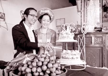 Nhạc sĩ khiếm thị Hà Chương và cô giáo Hải Yến trong ngày cưới (29/9/2013).