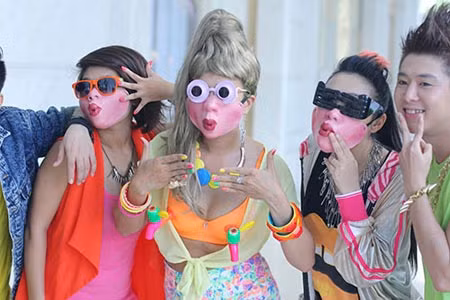 Tạo hình gây sốc của Phương My trong MV “Kiss me”.