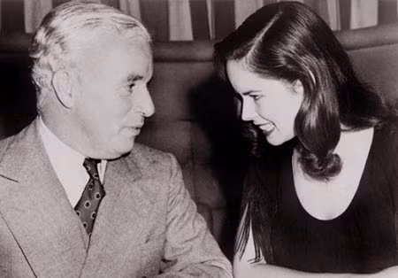 Vua hề Sác Lô (Charlie Chaplin) bên người vợ cuối - bà Oona O'Neill.