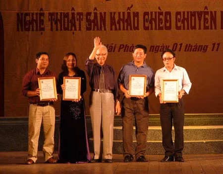 Nhà viết kịch Trần Đình Văn: Duyên phận đường trường ảnh 1