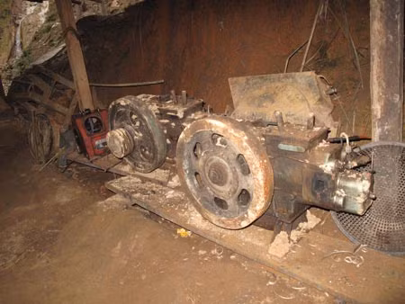 Tài sản còn lại của “bưởng” vàng sau trận sạt lở ở Minh Lương.
