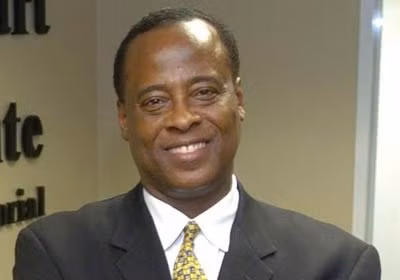 Bác sĩ Conrad Murray.