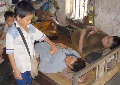 Con lớp 3 nuôi mẹ, cha mang bệnh hiểm nghèo ảnh 1