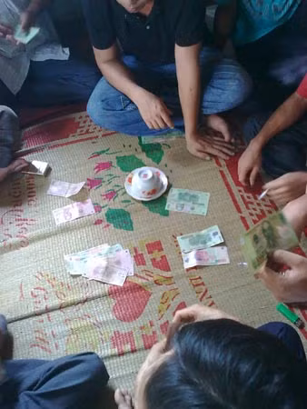 Giới trẻ vay lãi ngày để... ăn chơi ảnh 1
