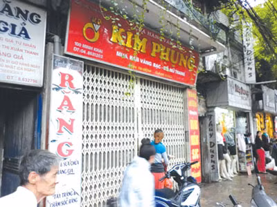 Mặc áo mưa đi cướp tiệm vàng ảnh 1