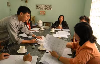 Mua bảo hiểm: Cẩn trọng kẻo tiền mất, tật mang ảnh 1