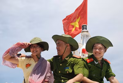 Hành trình "Chung sức bảo vệ chủ quyền biển, đảo quê hương" ảnh 1