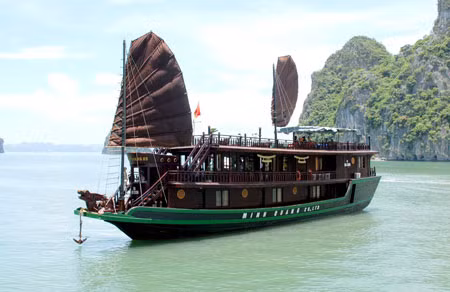 Thắt chặt quản lý tiêu chuẩn an toàn kỹ thuật đối với tàu du lịch vịnh Hạ Long là điều vô cùng cần thiết.