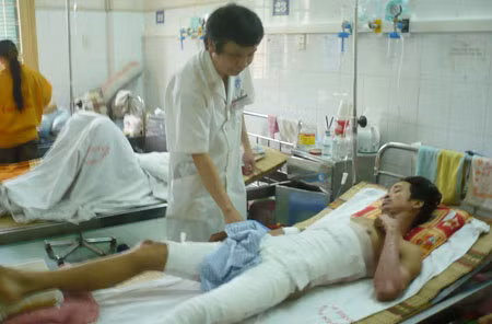 Mùa hè lại lo bỏng điện, bỏng sinh hoạt ảnh 1