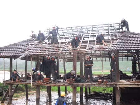 Lính Cảnh sát cơ động về với dân miền Tây Bắc ảnh 1