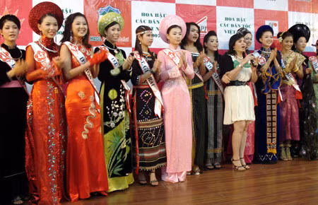 Cùng sinh hoạt, tập luyện giúp người đẹp của nhiều dân tộc gần gũi, hiểu biết nhau hơn tại cuộc thi "Hoa hậu các dân tộc Việt Nam 2011".