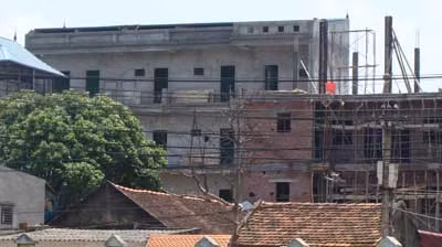Chung cư tư nhân mọc lên khắp nơi trên địa bàn Hà Nội.