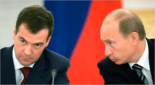 Tổng thống Nga Dmitri Medvedev và Thủ tướng Vladimir Putin.