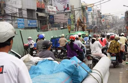 TP HCM: Người kinh doanh tiếp tục khổ vì "lô cốt" ảnh 1
