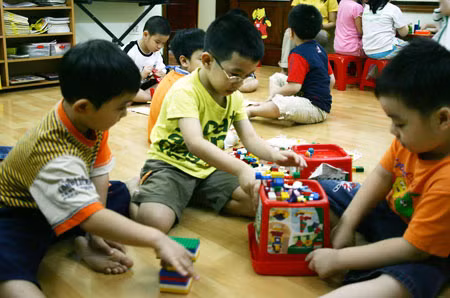 Người lớn đi... mẫu giáo ảnh 1