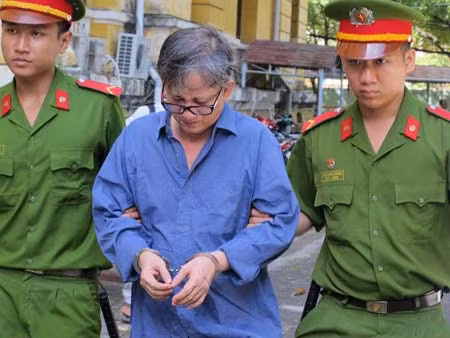 Bị cáo sau phiên tòa.