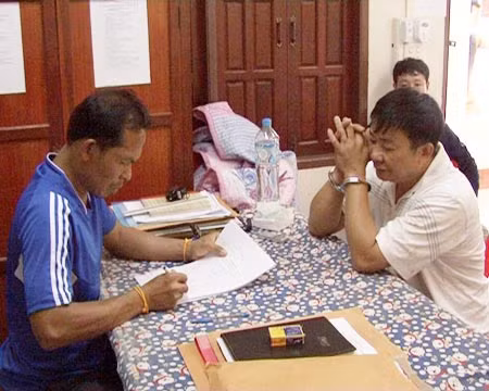 Xiêng Phênh (bên phải) bị bắt giữ lần 2 cùng 39 bánh heroin.