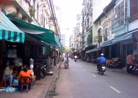 Phố đồ cổ Lê Công Kiều thời gian gần đây thường xuyên xảy ra cướp giật.