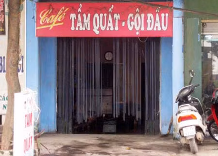 Một điểm cà phê, thư giãn trên đường Nguyễn Văn Linh.
