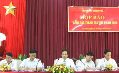 Thanh tra Chính phủ trả lời phỏng vấn báo chí.