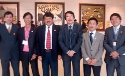 Nhà thơ Bùi Việt Mỹ (thứ 2 từ trái sang) cùng các nhà văn trong Hội thảo “Quảng bá Văn học Việt Nam ra thế giới” (2010).