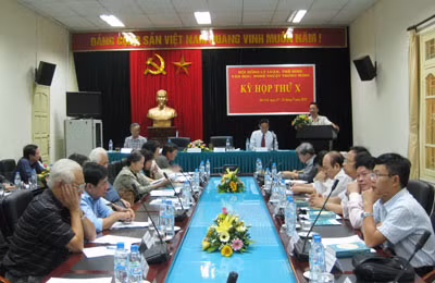Đồng chí Phùng Hữu Phú, Ủy viên TW Đảng, Phó trưởng Ban Thường trực Ban Tuyên giáo TW, Chủ tịch Hội đồng LLPB VHNT TW phát biểu tại kỳ họp.