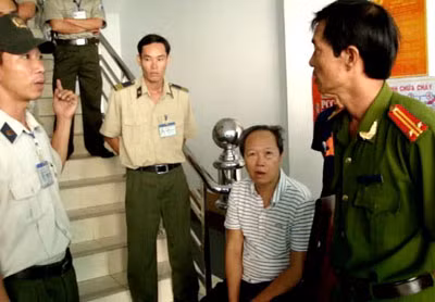 Ông Diệp Thanh Bình từng thuê vệ sĩ ngăn cản các thành viên trong hội đồng thành viên vào phòng làm việc.