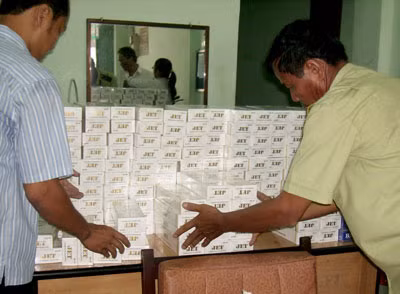 Thuốc lá nhập lậu là mặt hàng nằm trong nhóm hàng cấm kinh doanh.