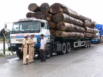CSGT Hà Nam xử lý nghiêm các phương tiện vi phạm.